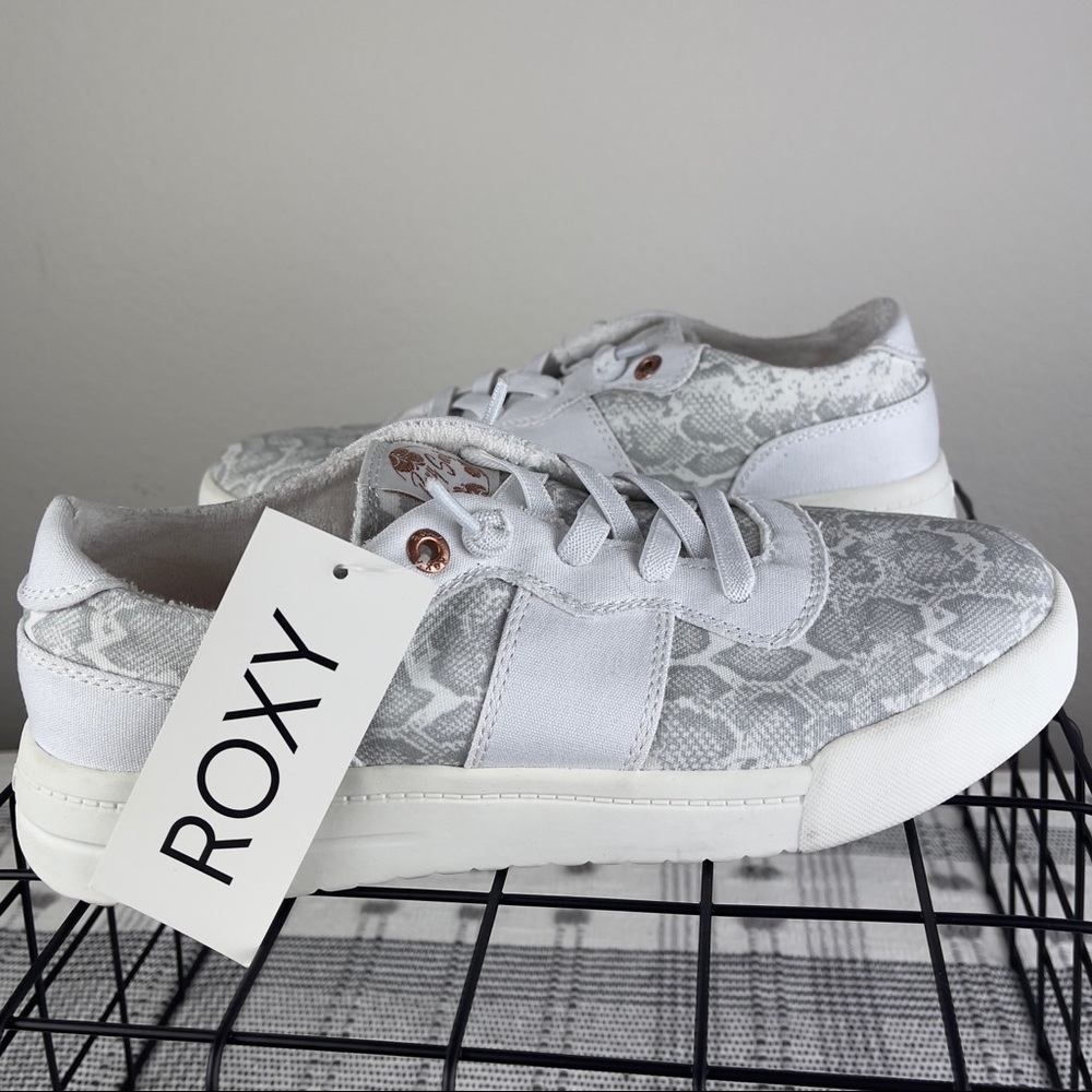 Roxy Women's Cannon Slip on Sneakers 9 NEW White Snake Print